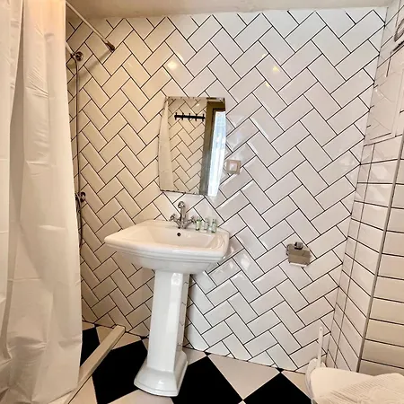 מלון Just וארנה