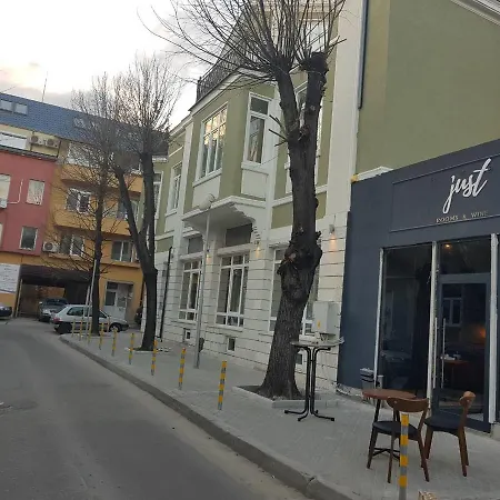 Ξενοδοχείο Just 2*